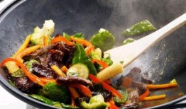 扶手瓜炒菜吃会中毒吗视频,扶手瓜炒菜吃会中毒？揭秘扶手瓜食用风险