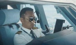 空姐和机长吃瓜视频,机长空姐同框吃瓜，揭秘航班上的轻松时刻