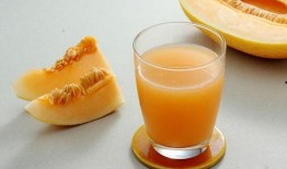 大宝吃哈密瓜视频,萌态十足引网友热议