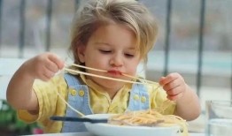 小朋友吃贝贝瓜视频教程,小朋友视频教程教你轻松开吃