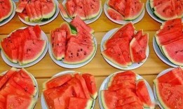 八大碗吃瓜群众视频