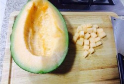 脆甜美哈密瓜怎么吃视频,脆甜美哈密瓜的多样食法揭秘