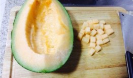 脆甜美哈密瓜怎么吃视频,脆甜美哈密瓜的多样食法揭秘