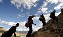 爬山吃瓜男女视频免费观看,免费观看爬山吃瓜男女甜蜜瞬间