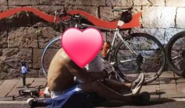 爬山吃瓜男女视频免费观看,免费观看爬山吃瓜男女甜蜜瞬间