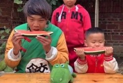 吃小瓜的搞笑视频大全集,欢乐无限