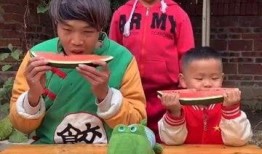 吃小瓜的搞笑视频大全集,欢乐无限