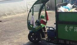 外卖小哥送餐吃瓜视频,意外走红网络