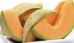 吃哈密瓜糖葫芦视频,哈密瓜糖葫芦的独特风味体验