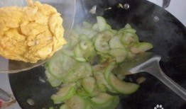 山东吃角瓜小男孩视频,网友直呼可爱爆表