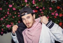 吃瓜男生博主视频