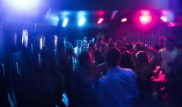 成都蹦迪吃瓜事件视频曝光,视频曝光揭示现场混乱一幕