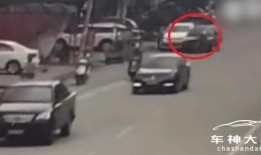 司机撞车吃瓜视频播放大全,惊险瞬间！司机撞车吃瓜视频大盘点