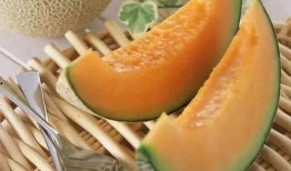 哈密瓜怎样吃最舒服视频,轻松享受夏日清凉