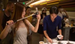 淄博探店女网红吃瓜视频,揭秘美食背后的故事与趣闻