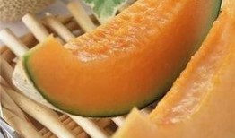 吃哈密瓜糖葫芦视频,哈密瓜糖葫芦的独特风味体验