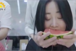 蓝色战衣小姐姐吃瓜视频,揭秘娱乐圈幕后风云