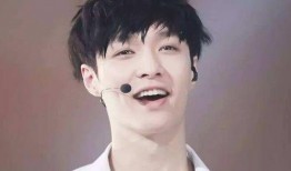 张艺兴唱作人吃瓜视频,揭秘幕后的趣味瞬间