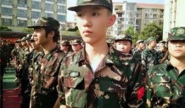 吃瓜群众军训视频真实,吃瓜群众镜头下的青春热血瞬间